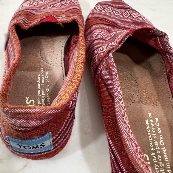 TOMS Red Aztec Patterned Slip-On Shoes Size 6.5 - Picture 8 of 11